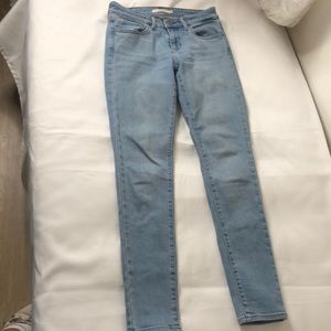 Levi’s light wash skinny jeans